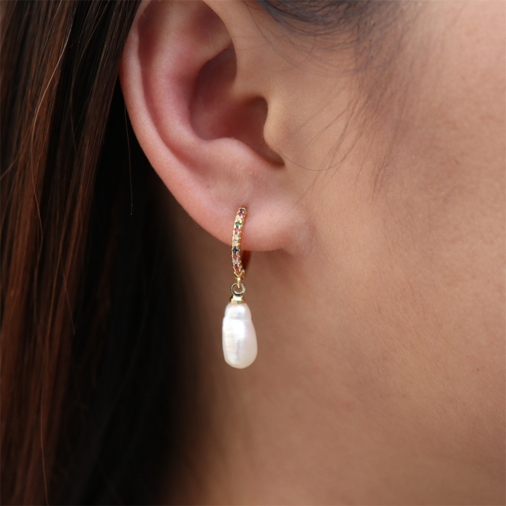 European And American Retro Pearl Earrings Female Simple Colorful Copper Zircon Earrings display picture 5