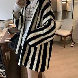 春秋显瘦外搭宽松慵懒风条纹毛衣外套上衣女条纹连帽针织衫开衫女