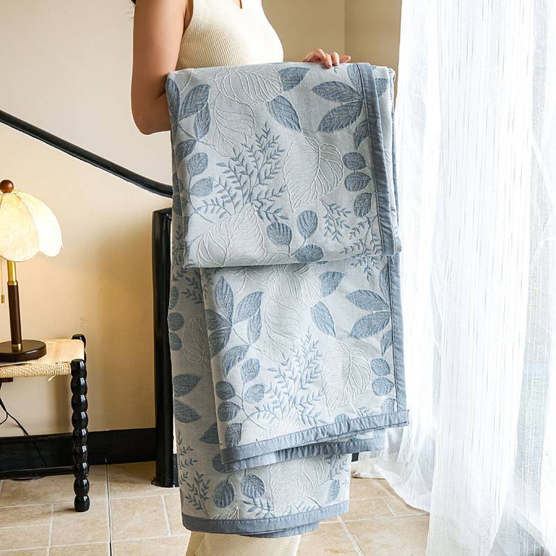 잎이 흔들리는 파란색