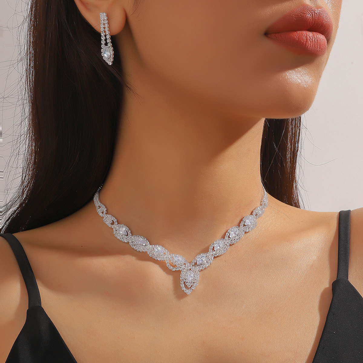collana donna rete rosso zircone nicchia versatile orecchini ciondolo set metallo clavicola catena fabbrica_voghion.com