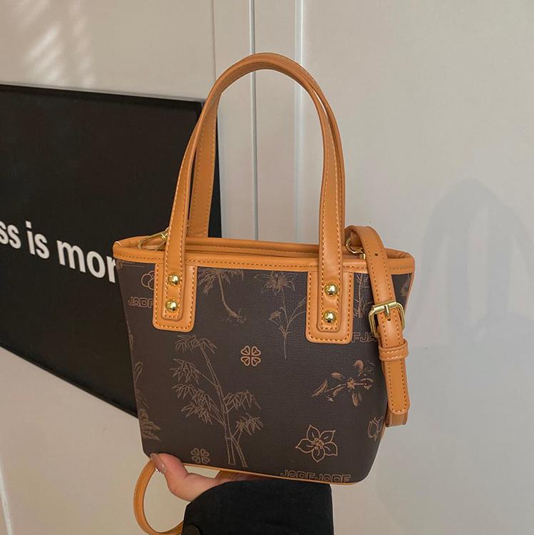Bolso de mano caliente de tendencia universal para mujeres 2025 nuevo popular bolso de hombro explosivo sensación alta bolso de cubo coreano