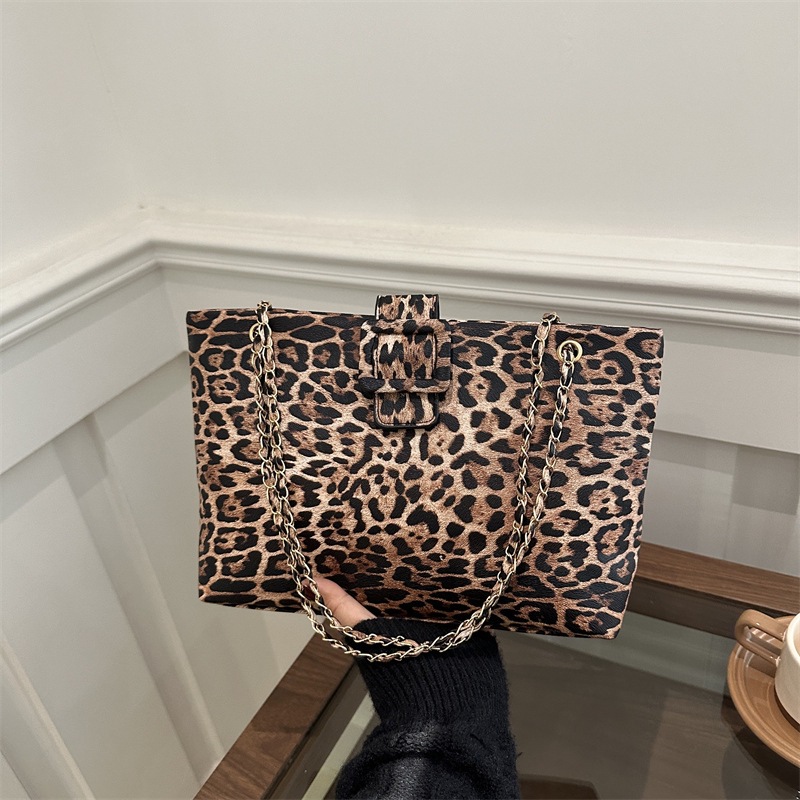 2024 invierno nueva moda bolso de hombro con estampado de leopardo popular de este año bolso de axilas de viajero de celebridades de Internet bolso de alto valor