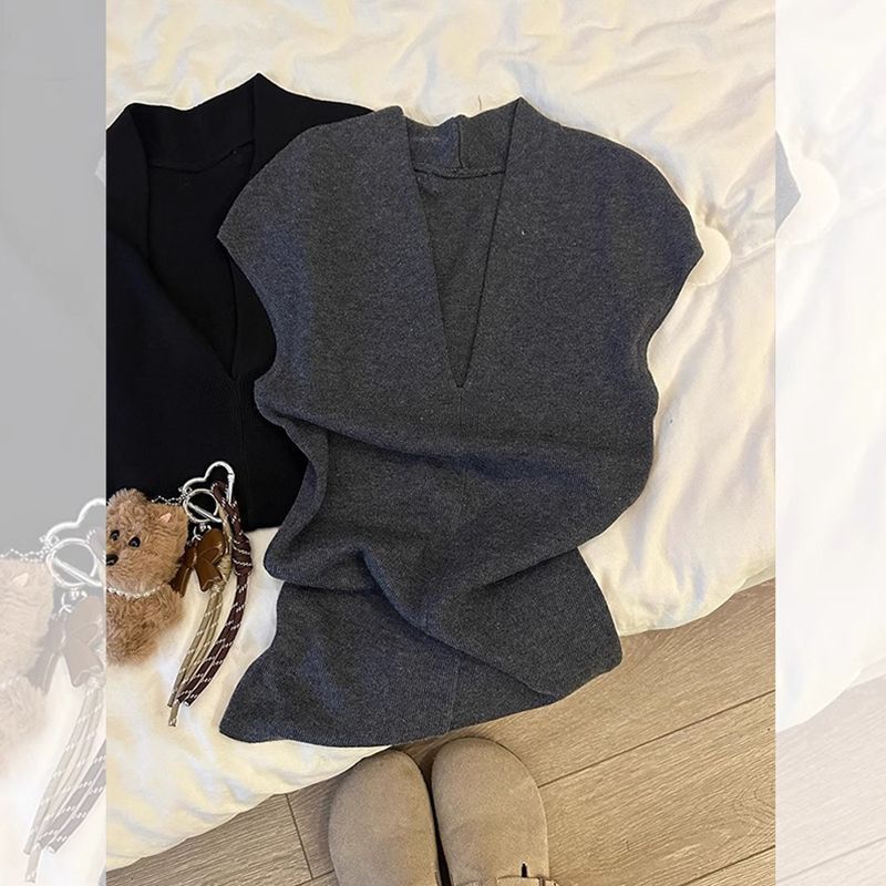 Black and Gray V Neck Small Flying Sleeve Ice Silk Knitwear Women's Summer Slimming Look Right Shoulder Short-Sleeved T-Shirt Short Bottoming Top