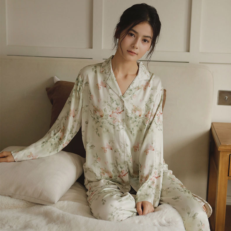 New Four Seasons Rayon Satin Cardigan Style Home Clothes Elegant Green Forest Print Long-Sleeved Suit Pajamas New Four Seasons Rayon Satin Cardigan Style Home Clothes Elegant Green Forest Print Long-Sleeved Suit Pajamas