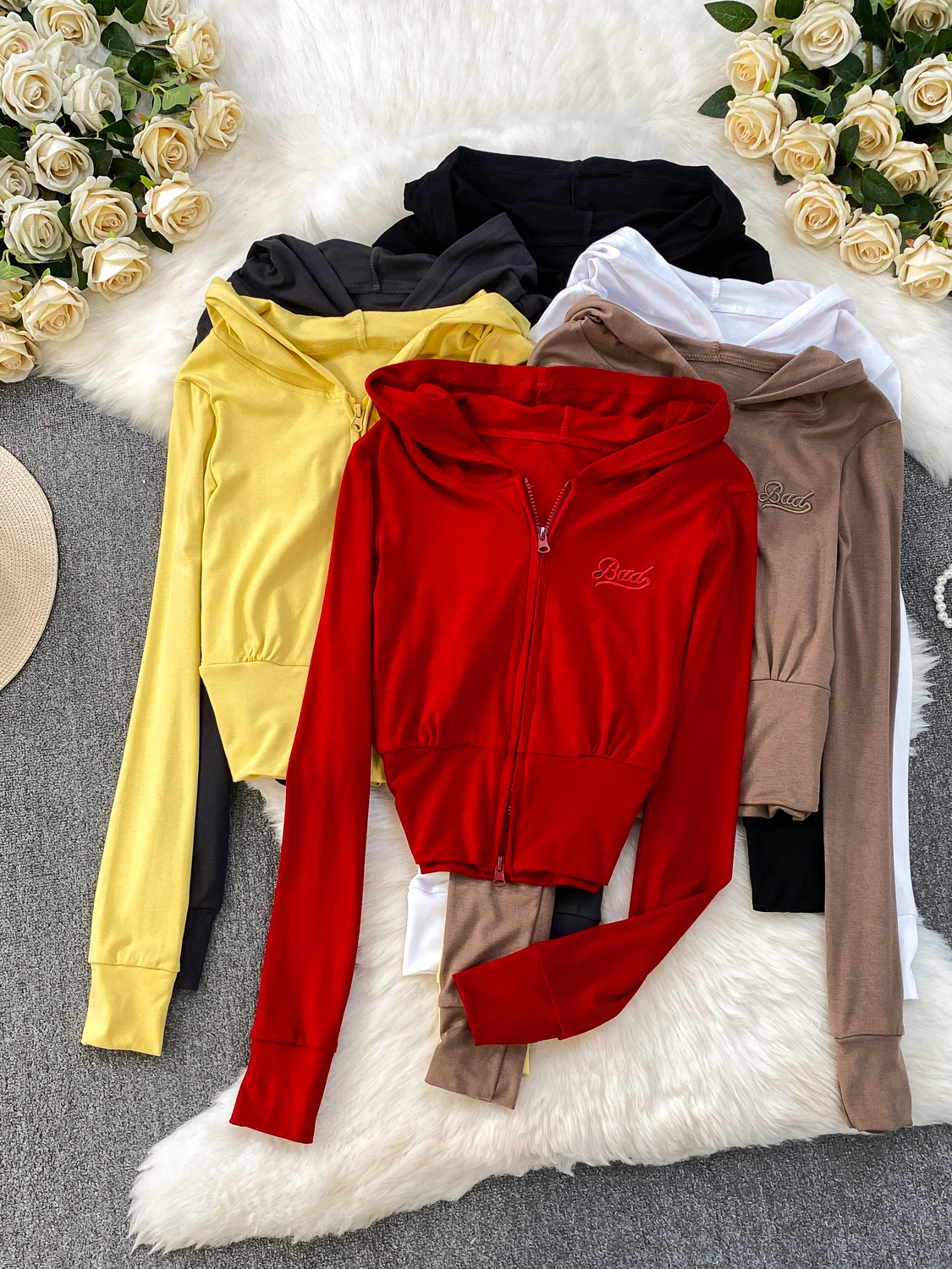 2025夏新款休闲运动拉链防晒连帽外套女时尚针织刺绣短款收腰上衣