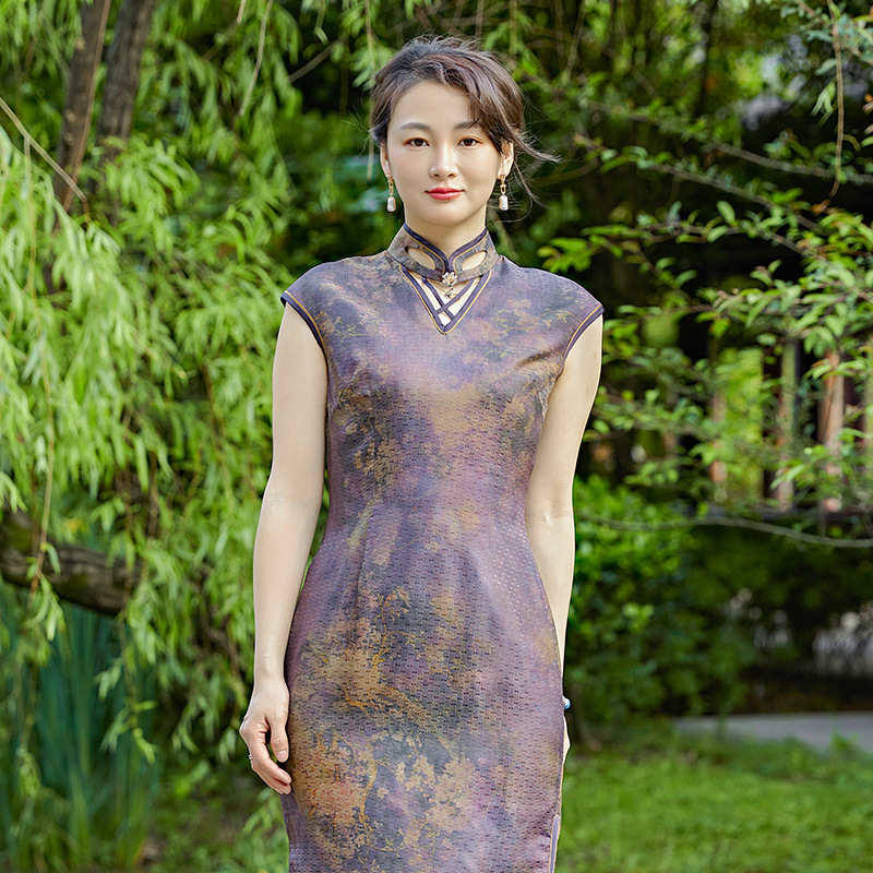 2024 Summer New Mulberry Silk Xiangyun Yarn Flower Luo Cat's Eye Neck Improved Cheongsam Chinese Retro High-end Cheongsam