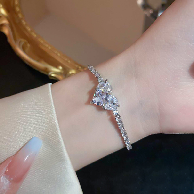 1 Piece Quantity Daily Occasion Copper Material Heart Shape Pattern Simple Style Heart Shape Copper Inlay Zircon Bracelets
