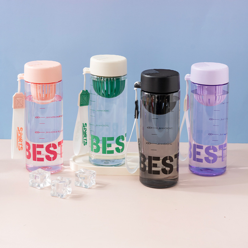 Taza de agua de plástico portátil con compartimento de té Yitong Taza de espacio 670ml Taza deportiva de plástico simple resistente a altas temperaturas para estudiantes al por mayor