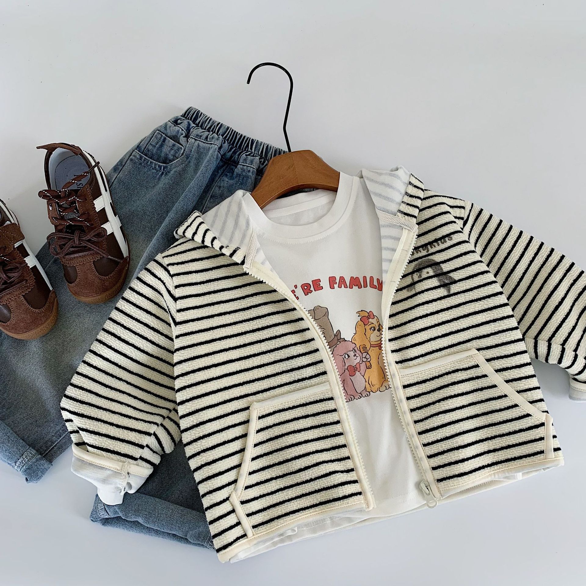 Mai Bao chaqueta infantil otoño 2025 nuevo estilo coreano para hombres y mujeres a rayas cardigan con capuz para niños primavera y otoño moda