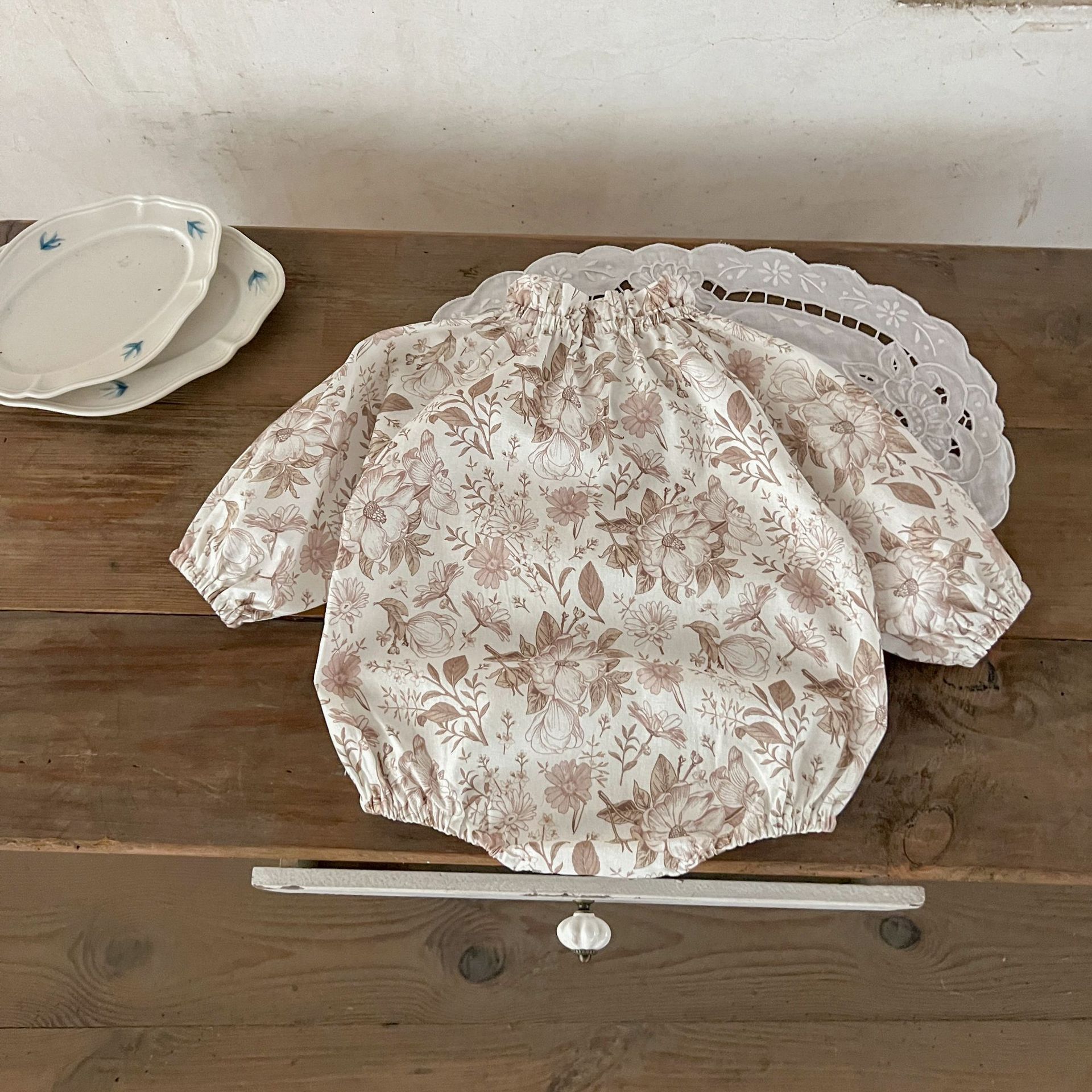 Ins versión coreana del mono con estampado de lazo de algodón para niñas, mameluco, mameluco de algodón de otoño para recién nacidos