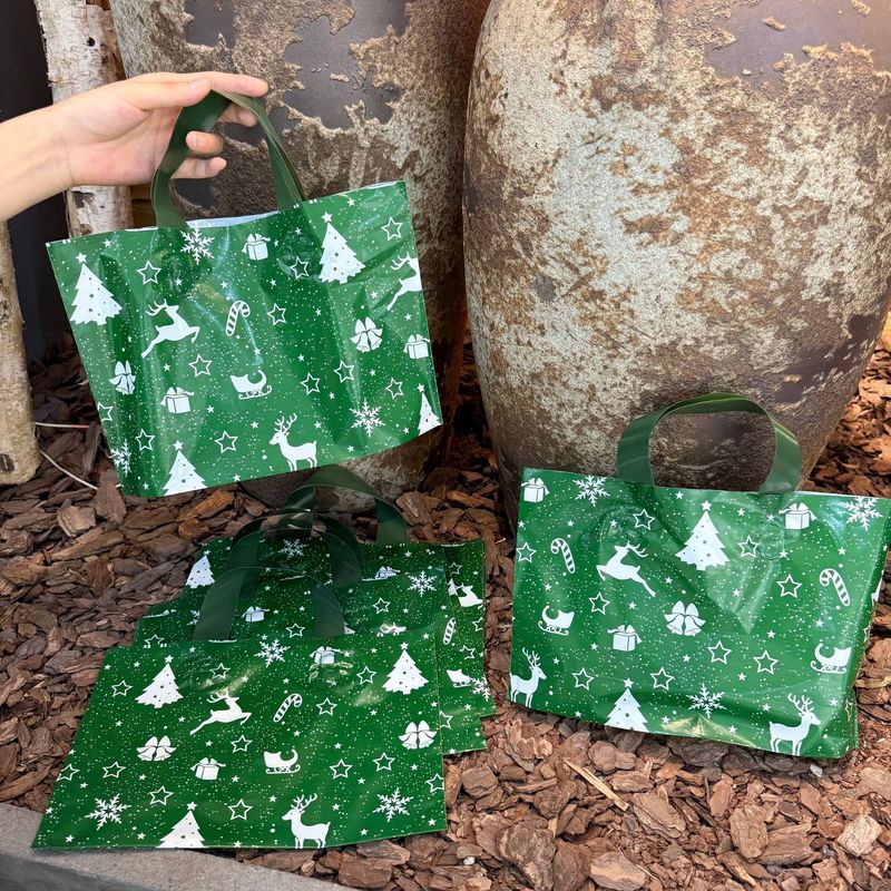 国境を越えた売れ筋クリスマスクリエイティブプラスチックハンドバッグ卸売漫画包装袋クリスマスツリープリントギフトバッグ|undefined