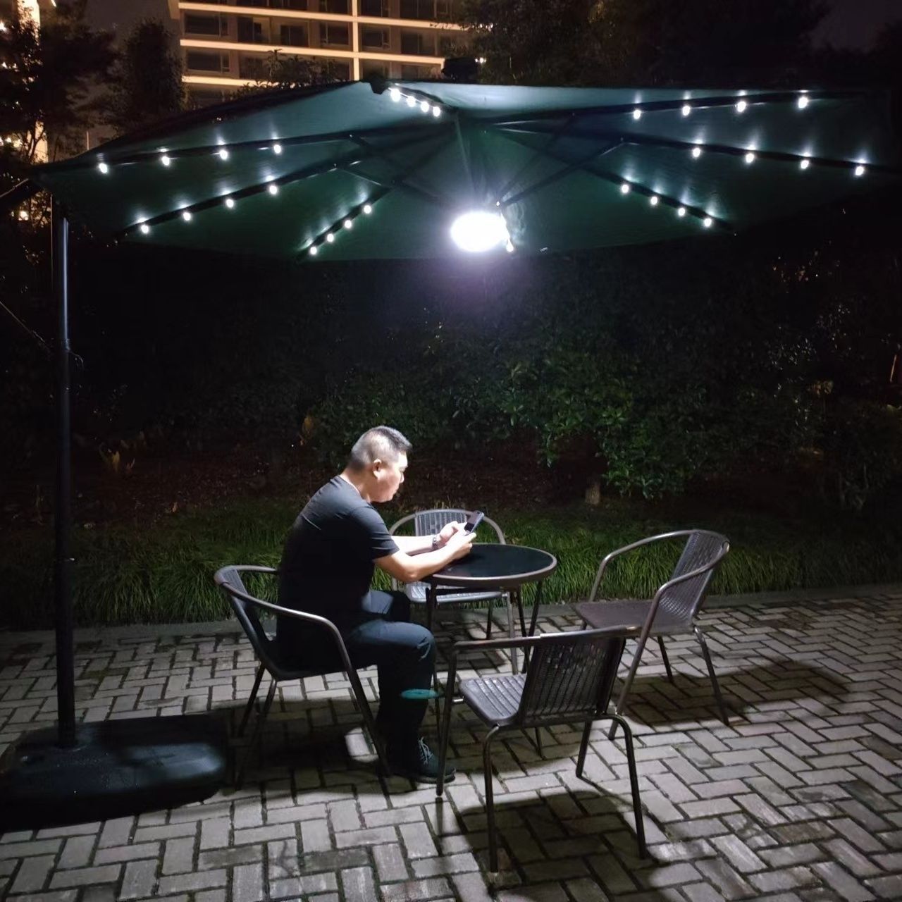 Sombrilla Solar para Exteriores con Luces, para Patio, Jardín, Terraza, Puesto, Hogar, Sombrilla Tipo Banana para Exteriores, Venta al por Mayor image 4