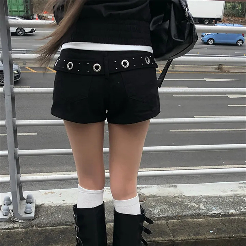 Korean Dongdaemun Chic Dark Cool Style Girl Metal Ring Buckle Denim Hot Pants Hip-Covering Slimming Shorts for Women in 2 Colors Korean Dongdaemun Chic Dark Cool Style Girl Metal Ring Buckle Denim Hot Pants Hip-Covering Slimming Shorts for Women in 2 Colors