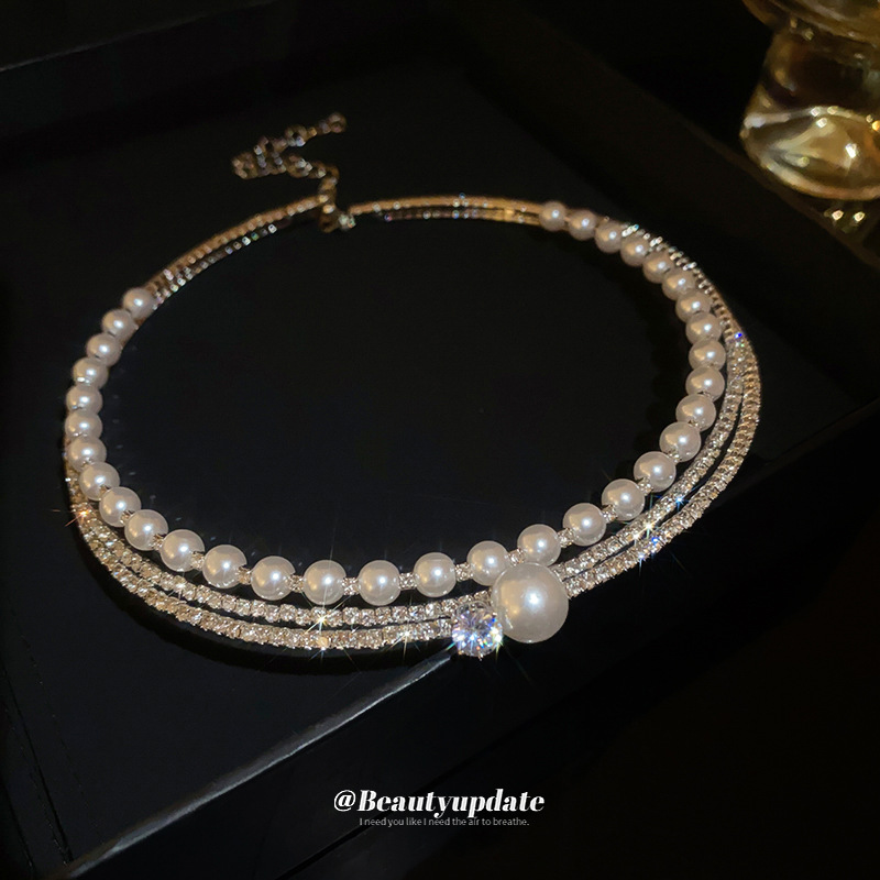 Collar redondo de perla multicapa súper intermitente con incrustaciones de diamantes, elegante y elegante cadena de clavícula, collar de temperamento de moda femenino