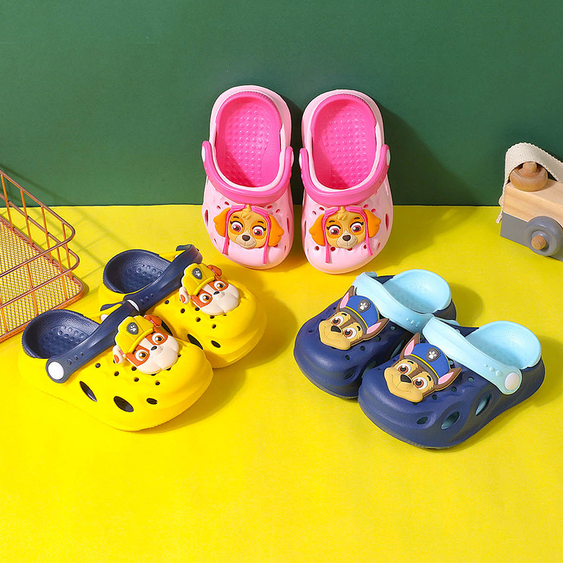 (Wholesale), fashionable children's Crocs-style slippers for men and women girl's, beach footwear, cartoon mule, 2021 collection, closed toe 3