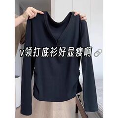 大きいサイズの黒のVネックボトリングシャツ、女性用の右肩長袖Tシャツ、春先の新しいファットmmデザインのウエスト痩身トップ