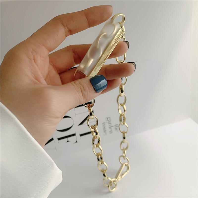 Fashion Paragraph Buckle Metal Short Necklace display picture 7