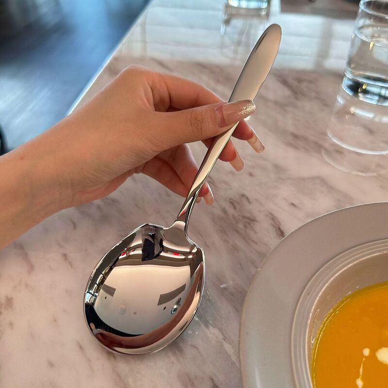 ステンレスの料理のスプーンのネットの赤いのは乾燥しているご飯の人のホテルを責めます。|undefined