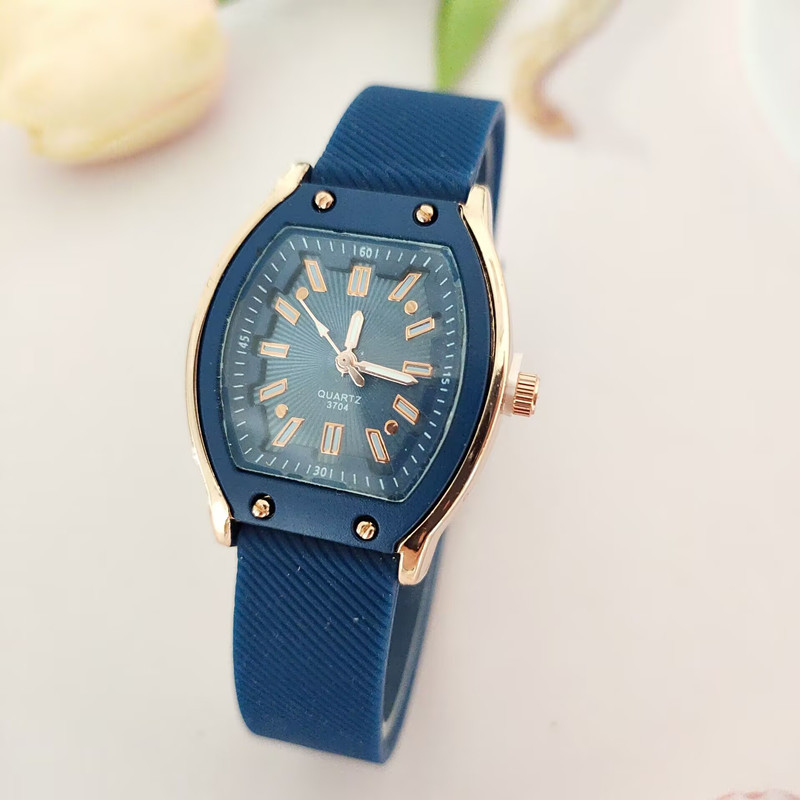Cross-border foreign trade new fashion men's and women's silicone watches barrel-shaped student couples quartz watch manufacturers wholesale