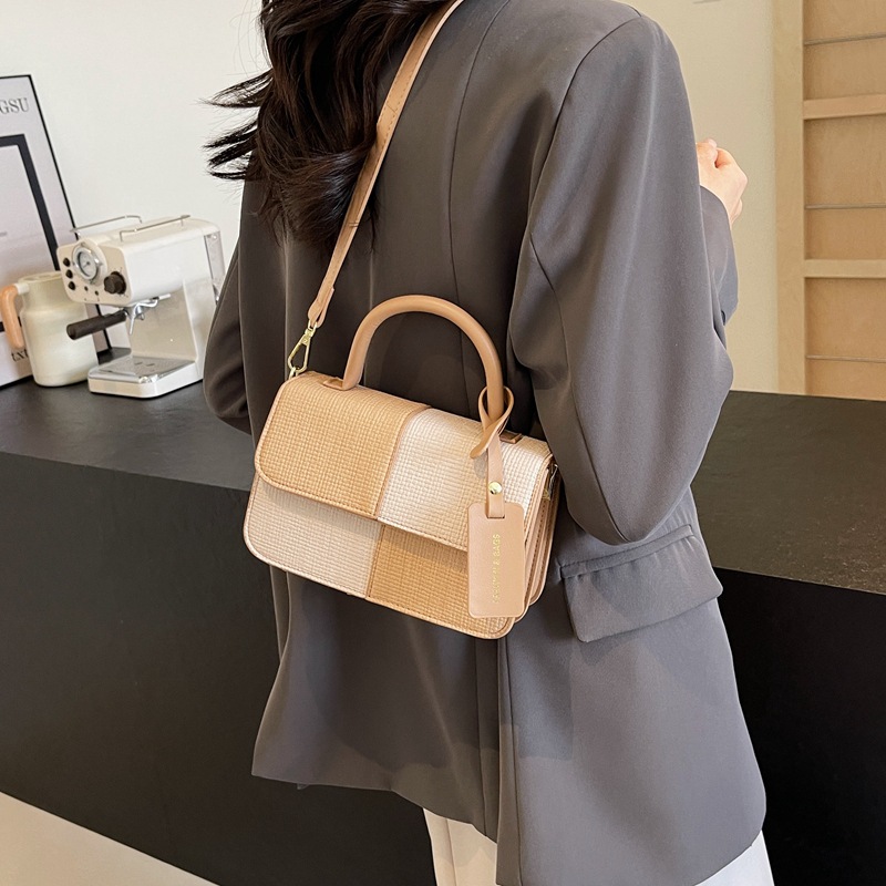 Bolso de mano coreano de contraste de color para mujeres 2024 primavera y verano nuevo bolso de moda universal bolso pequeño de nicho textura mochila