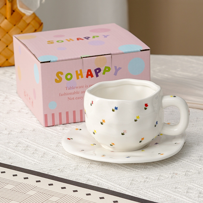 Hermoso conjunto de tazas de café y platos Regalos comerciales Irregulares tazas de desayuno transfronterizas de cerámica Pastoral pintada a mano esmaltada