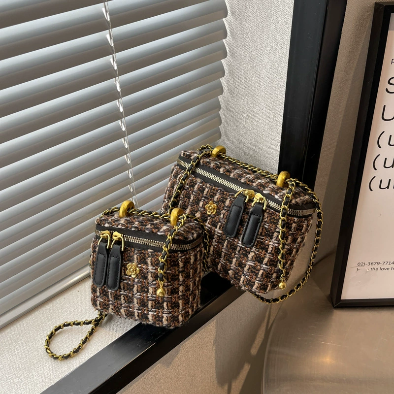 Маленькая цепочка, сумка через плечо, дизайнерская demi-season коробка, стиль Chanel, коллекция 2022 года