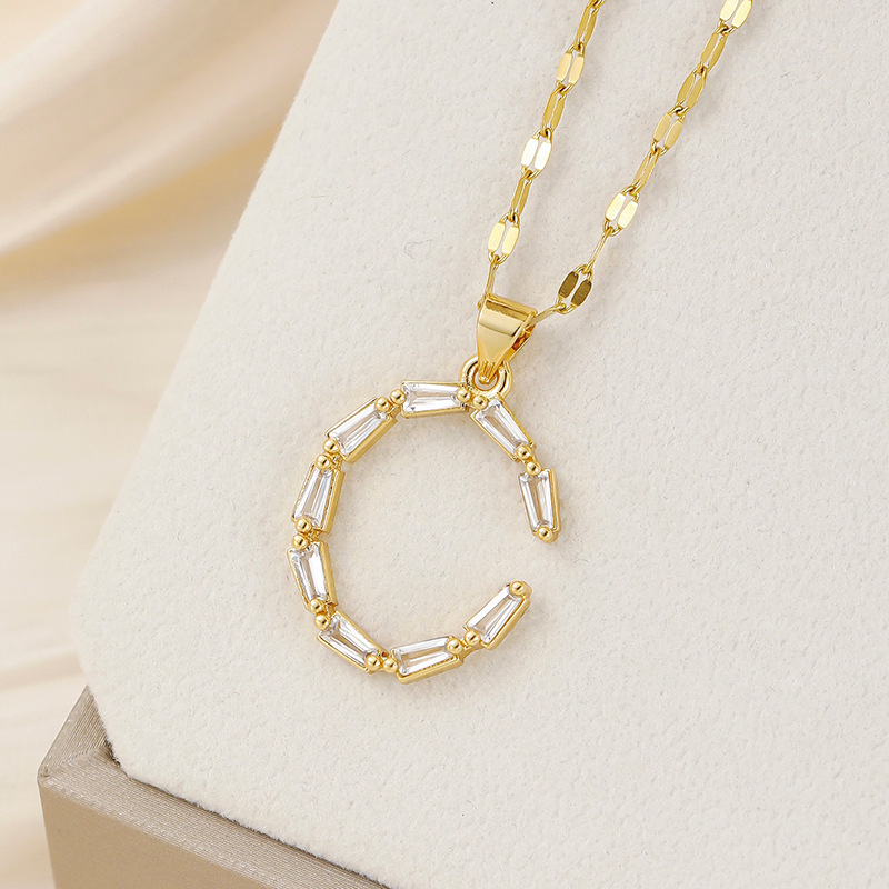 Venta caliente transfronteriza nuevo estilo de cobre con incrustaciones de circón 26 letras inglesas collar colgante T cuadrado de bambú letra cadena de clavícula femenina