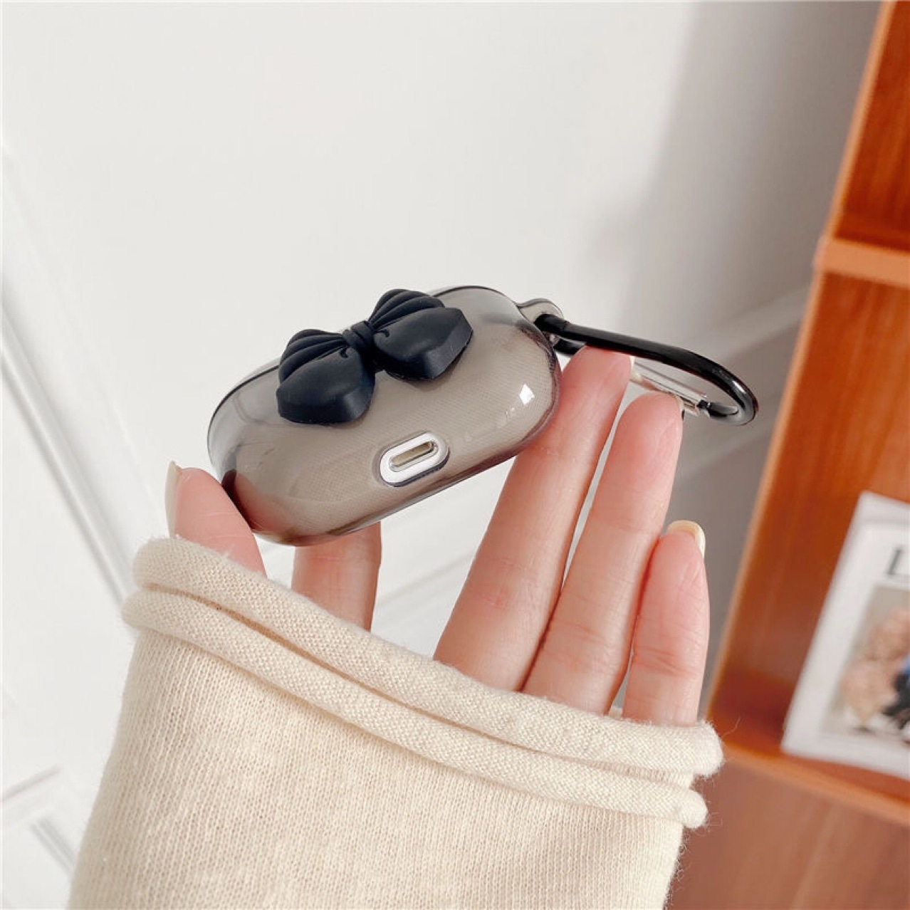 Weathered Black Bow Earphone Case For Airpods And Airpods Pro_voghion.com