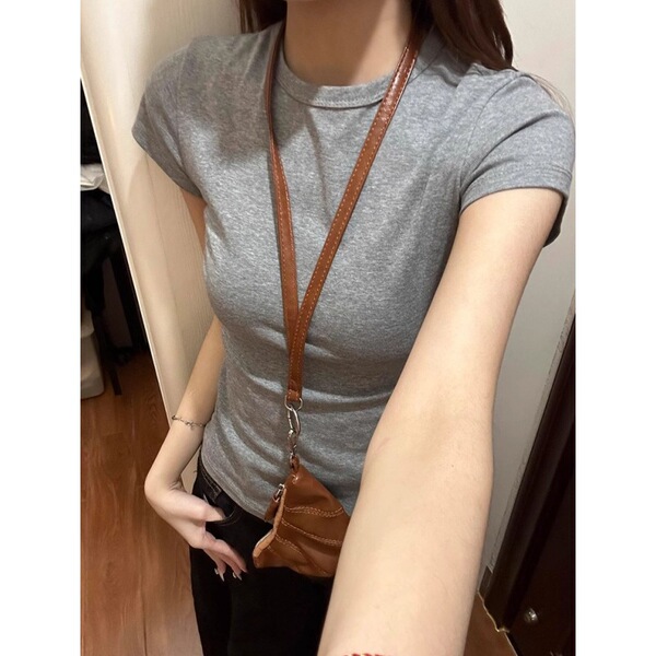 Summer base fitted cotton body-friendly T-shirt with a round collar