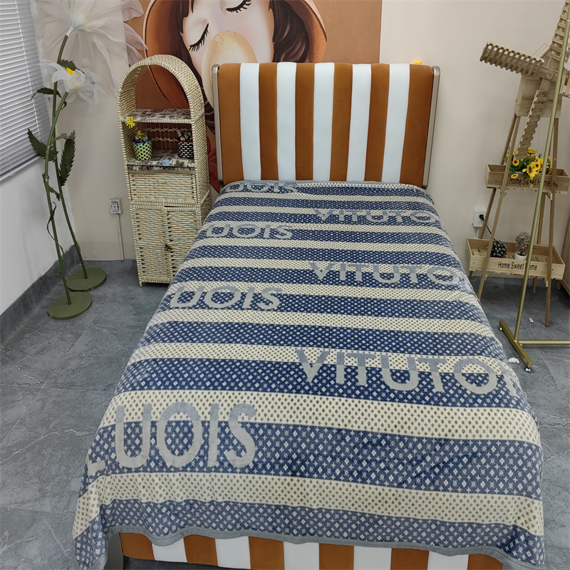 Manta de franela de dibujos animados manta de aire acondicionado máquina lavable manta de viaje manta de sofá interior dormitorio de estudiantes manta delgada