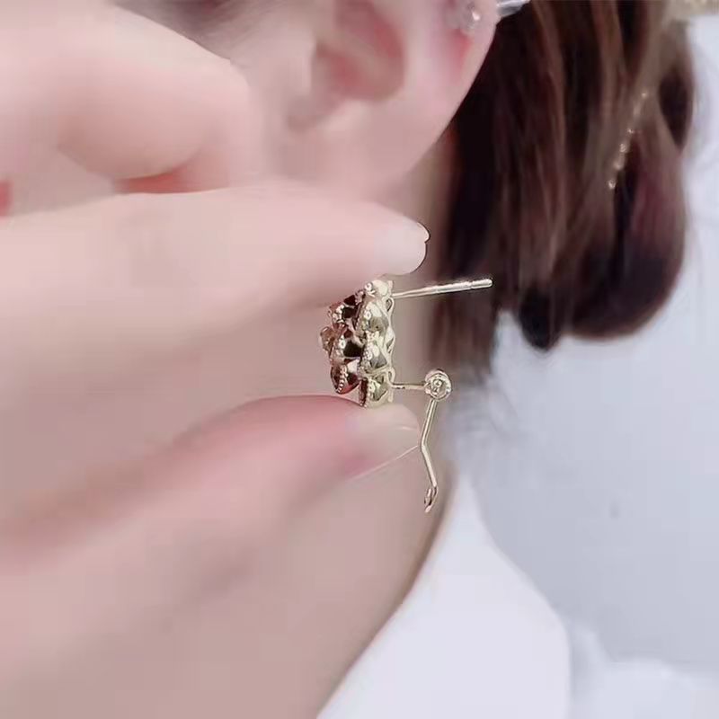 76734f5224fe10134d18d66e1b7f80