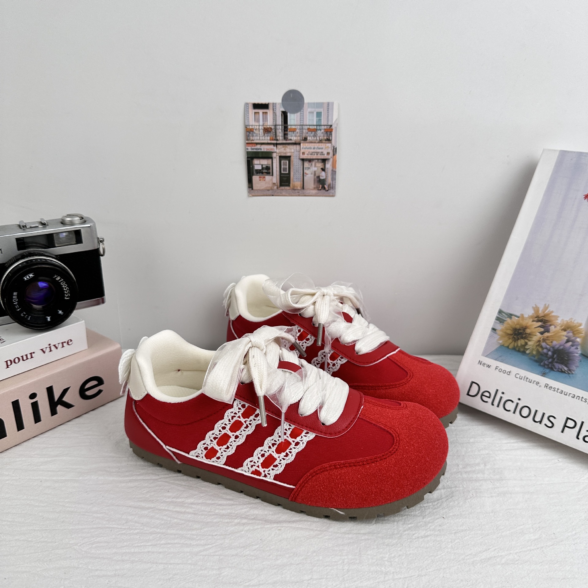 Zapatos de entrenamiento de mujeres de Bode2025 nuevos zapatos blancos transpirables de verano con suela gruesa, zapatos de skate de nicho