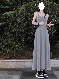 French-Style Pure Desire Gray Padded Camisole Dress for Women, Waist-Cinching, Elegant Design, Hot Girl Bodycon Long Dress for Spring and Summer