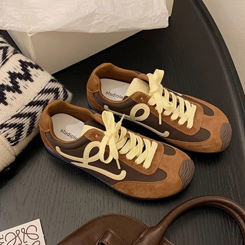 Versión de piel de vaca ~ Su Yinyin 7cm realza los zapatos de entrenamiento alemanes para mujer, zapatos deportivos casuales de suela gruesa retro, zapatos Forrest Gump