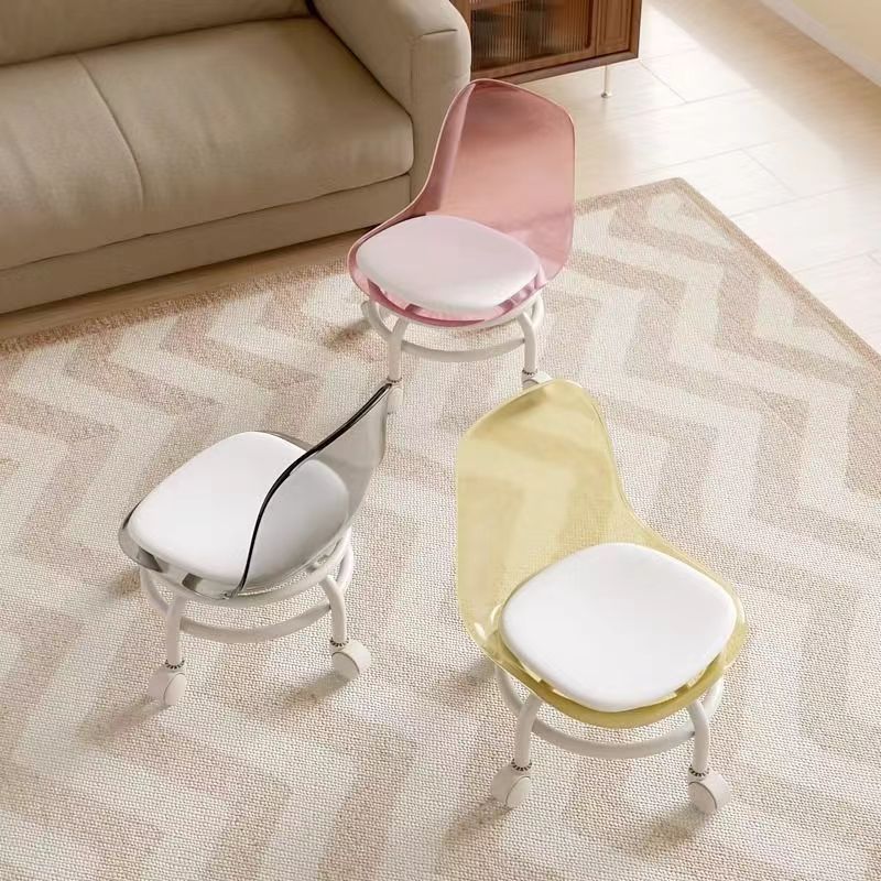 美縫輪滑りの低い腰掛けは子供を連れて歩いて椅子を回転させます。