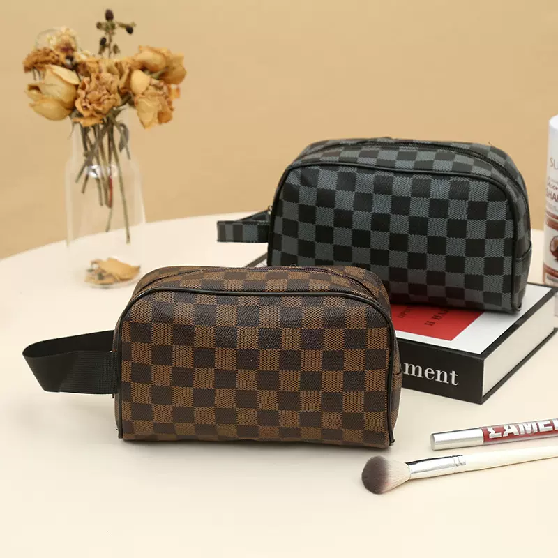 新款时尚男士洗漱包大容量潮流棋盘格收纳包出差旅行便携手拿包