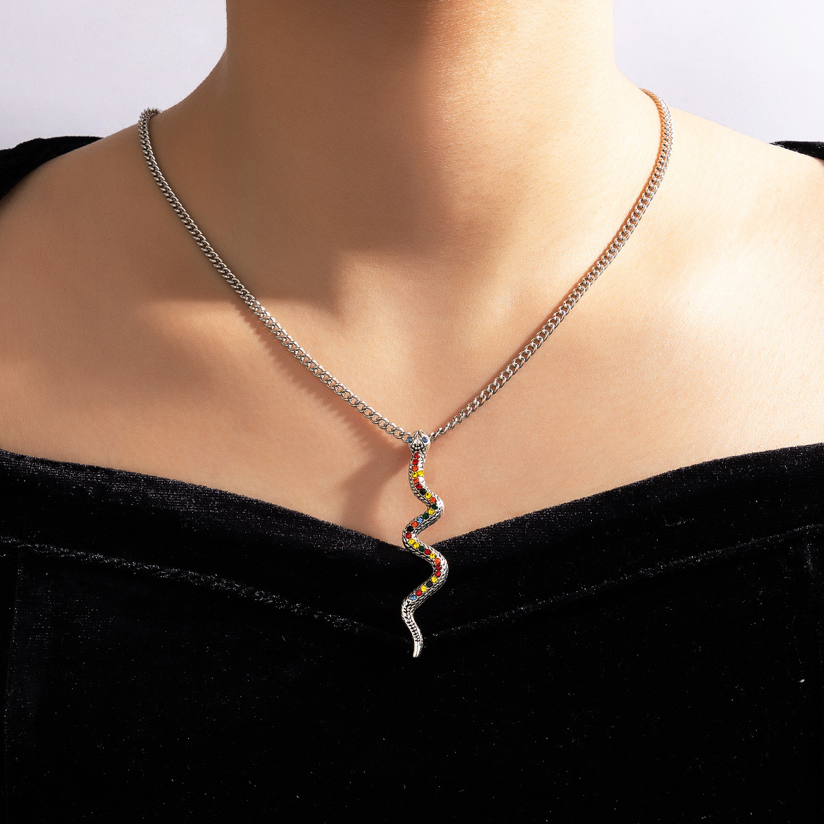 Personalized Alternative Jewelry Color Diamond Snake Necklace Geometric Irregular Single Layer Necklace