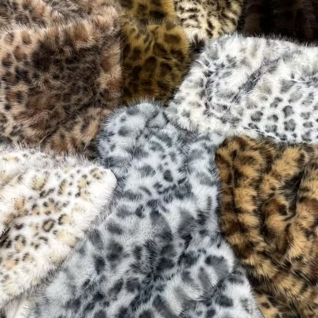 Nuevos productos de tela de impresión de leopardo de zorro dorado imitación de tela de tela de peluche de tela de muñeca de ropa de piel de leopardo