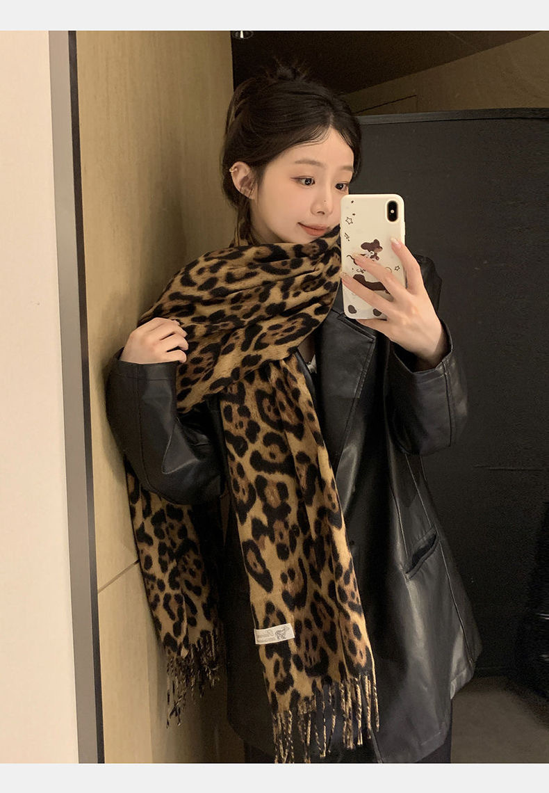 Süßer, cooler Schal mit Leopardenmuster und Quaste für Damen im würzigen Stil des neuen Jahrtausends 2024 für Herbst und Winter, dicker Schal für Wärme_voghion.com