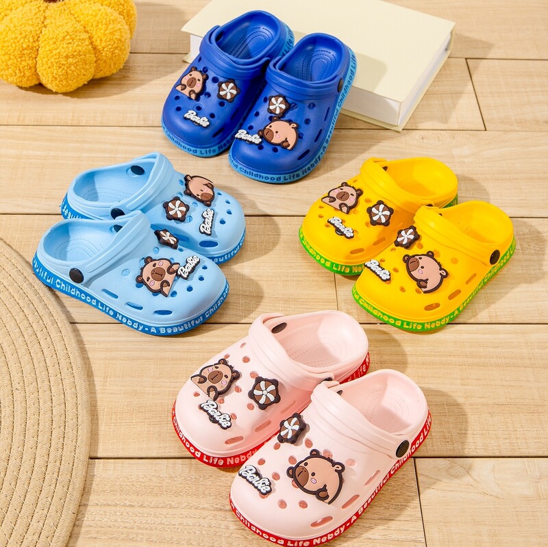 Children's Wuchuan sandals and slippers wholesale cute bear cartoon children's garden shoes hole shoes home outside wear beach