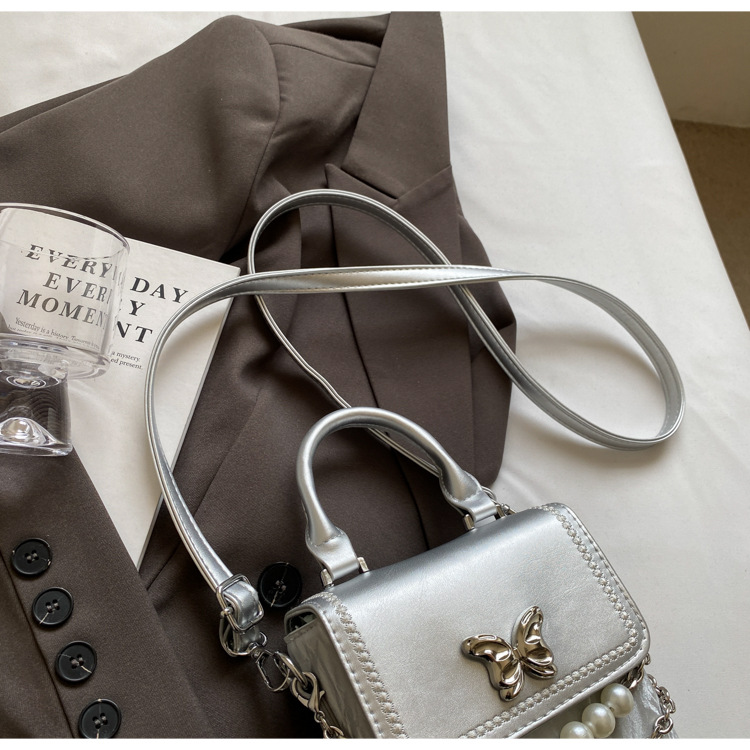 Niche Handheld Box 2024 New Color Contrasting Crossbody Fashion Butterfly Commuter Phone Shoulder Bag_voghion.com