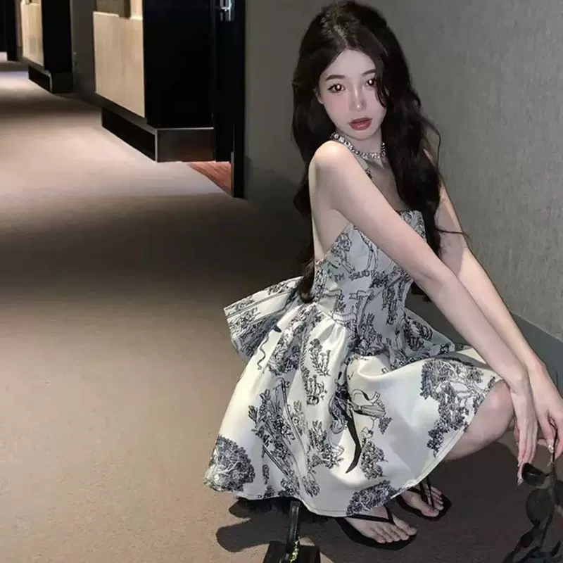 高级感吊带连衣裙女夏2025新款收腰a字显瘦蝴蝶结露背短裙小个子