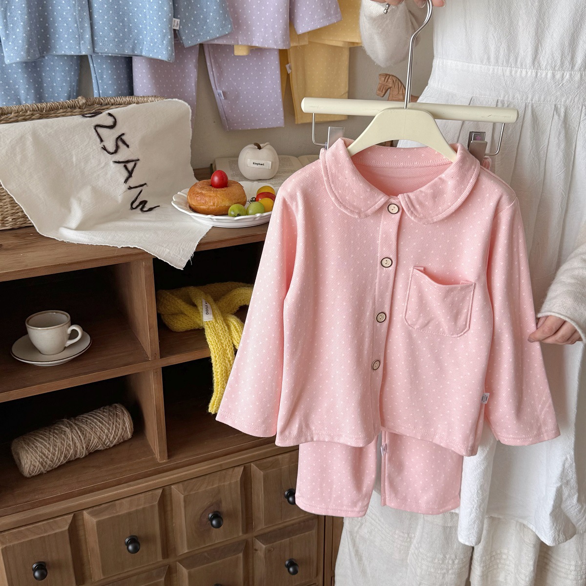 Pajamas infantiles de otoño y invierno abrigo con solapa caliente pantalones de otoño para niños y niñas bebés de clase A cardigan de terciopelo para el hogar