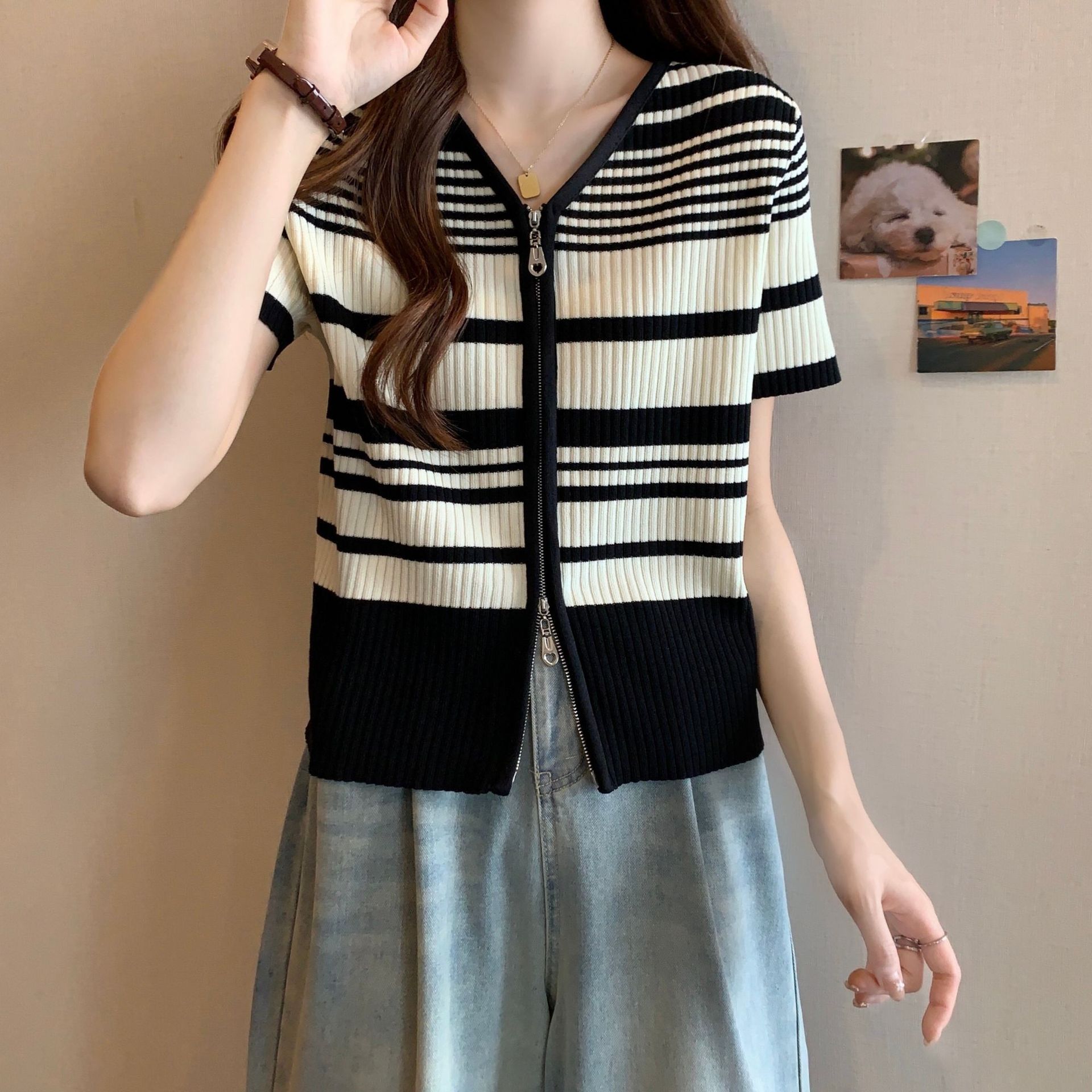 T-shirt a maniche corte con scollo a V a righe chic per donna in estate, alla moda e snellente, elegante maglia in seta ghiacciata con cerniera_voghion.com