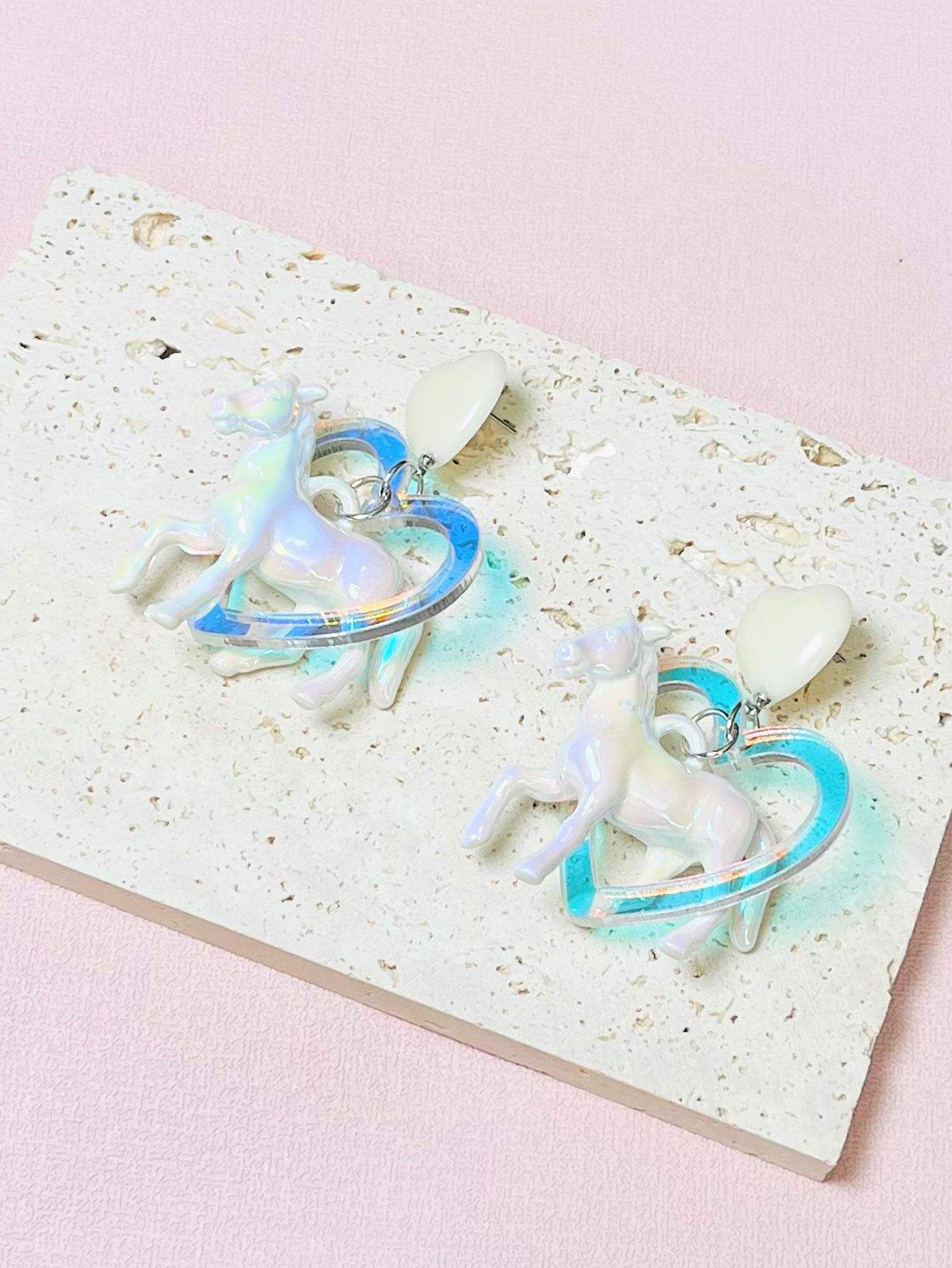 20g Weight Drop Earrings Classification 1 Pair Quantity Wedding, Carnival, Birthday Occasion Acrylic Material Heart Shape, Horse Pattern Women's Gender Retro Style 1 Pair Retro Heart Shape Horse Arylic Drop Earrings 2