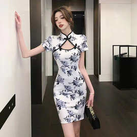 改良旗袍镂空碎花盘扣连衣裙轻奢高级感女夏季收腰开叉包臀短裙子