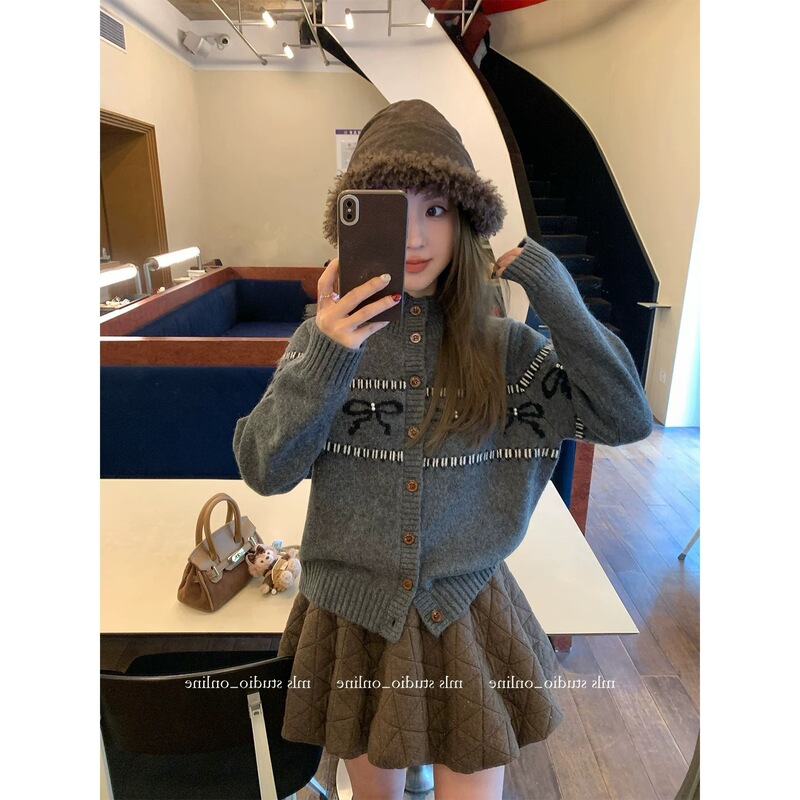 In stock: Tian Xiwei's same style MC25 autumn new collection, penguin-patterned alpaca wool knit cardigan top for women In stock: Tian Xiwei's same style MC25 autumn new collection, penguin-patterned alpaca wool knit cardigan top for women