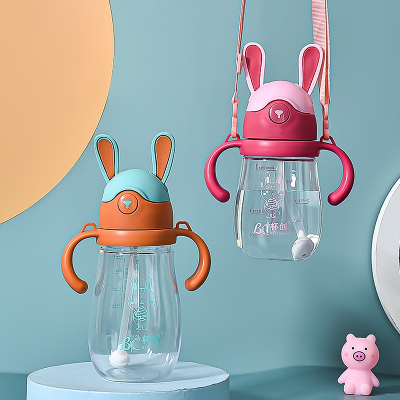 Taza de conejo de paja taza de agua para niños con mango taza de plástico para bebés portátil para salir hervidor de jardín de infantes