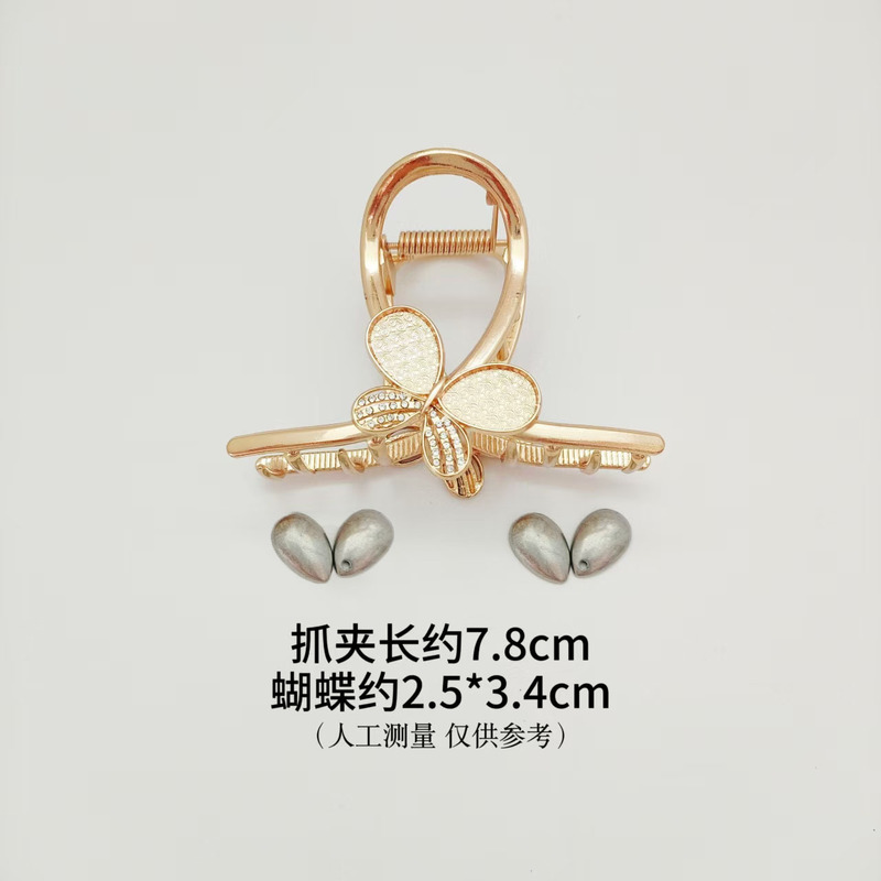 新型の宋錦は胚の底の蝶のサメをつかんで蓋の蝶結びの四つ葉のクローバーの愛を挟みます。|undefined