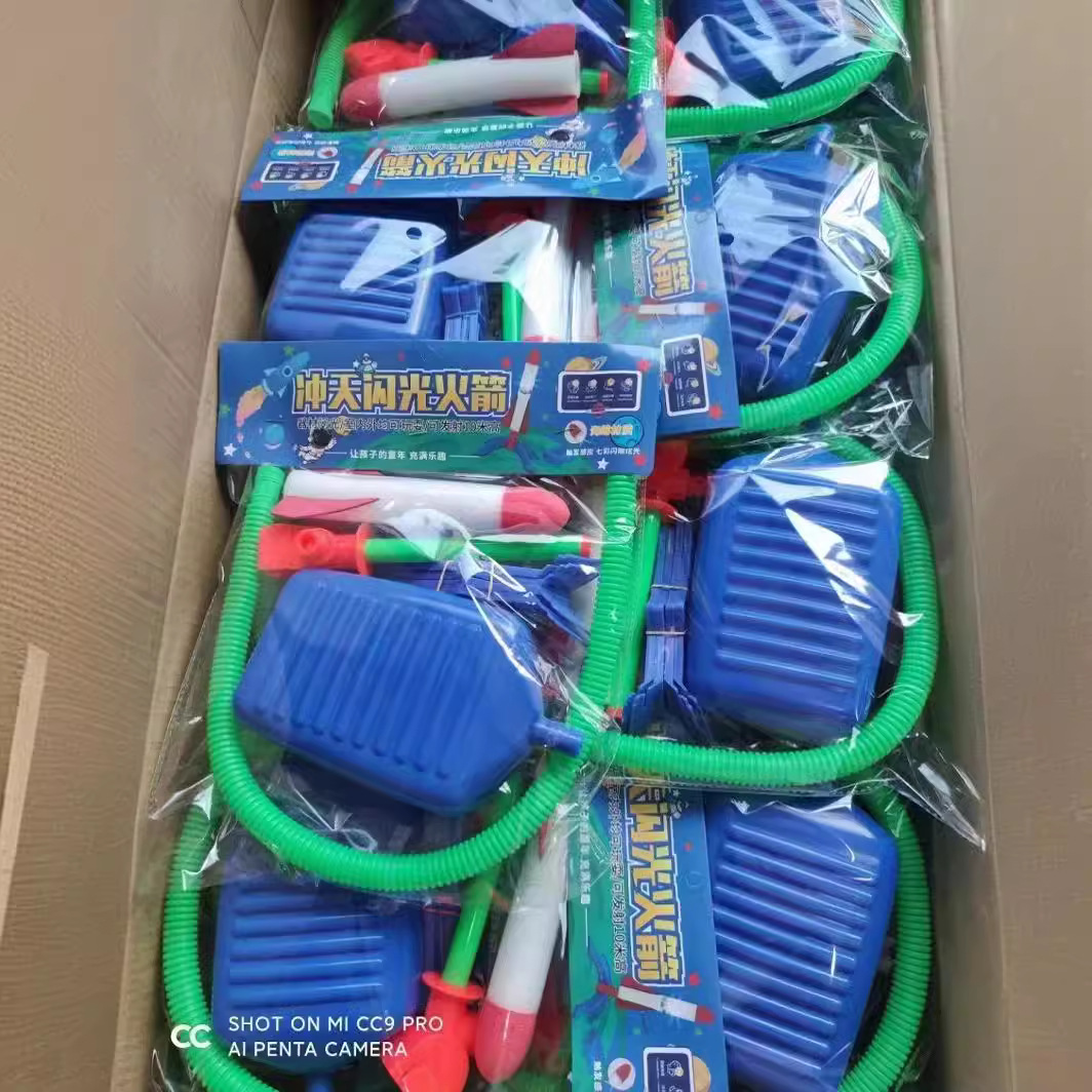 网红摆摊玩具闪光冲天火箭炮儿童EVA户外冲天炮发光玩具工厂批发